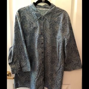 St. John’s Bay, Size 1X Button Front Camp Shirt